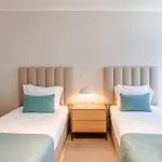 A1 Fully Renovated! Very In Bica With Ac *