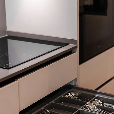 A1 Fully Renovated! Very In Bica With Ac Apartment