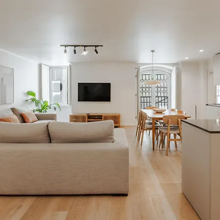 A1 Fully Renovated! Very In Bica With Ac Apartment *