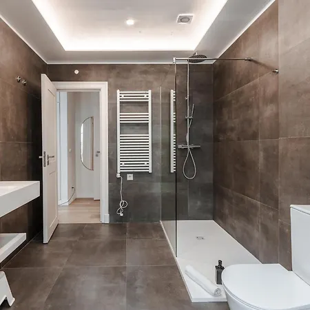 Apartment A1 Fully Renovated! Very In Bica With Ac Lisbon