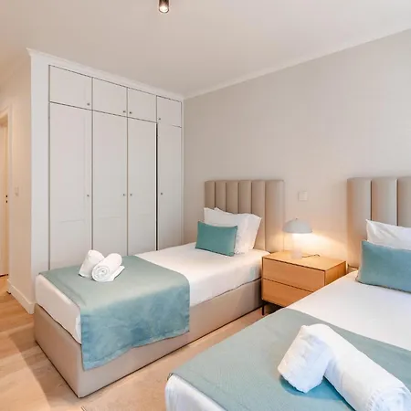 A1 Fully Renovated! Very In Bica With Ac Lisbona