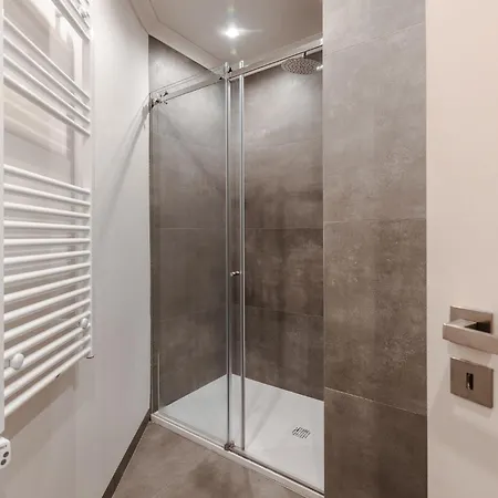 Appartamento A1 Fully Renovated! Very In Bica With Ac *